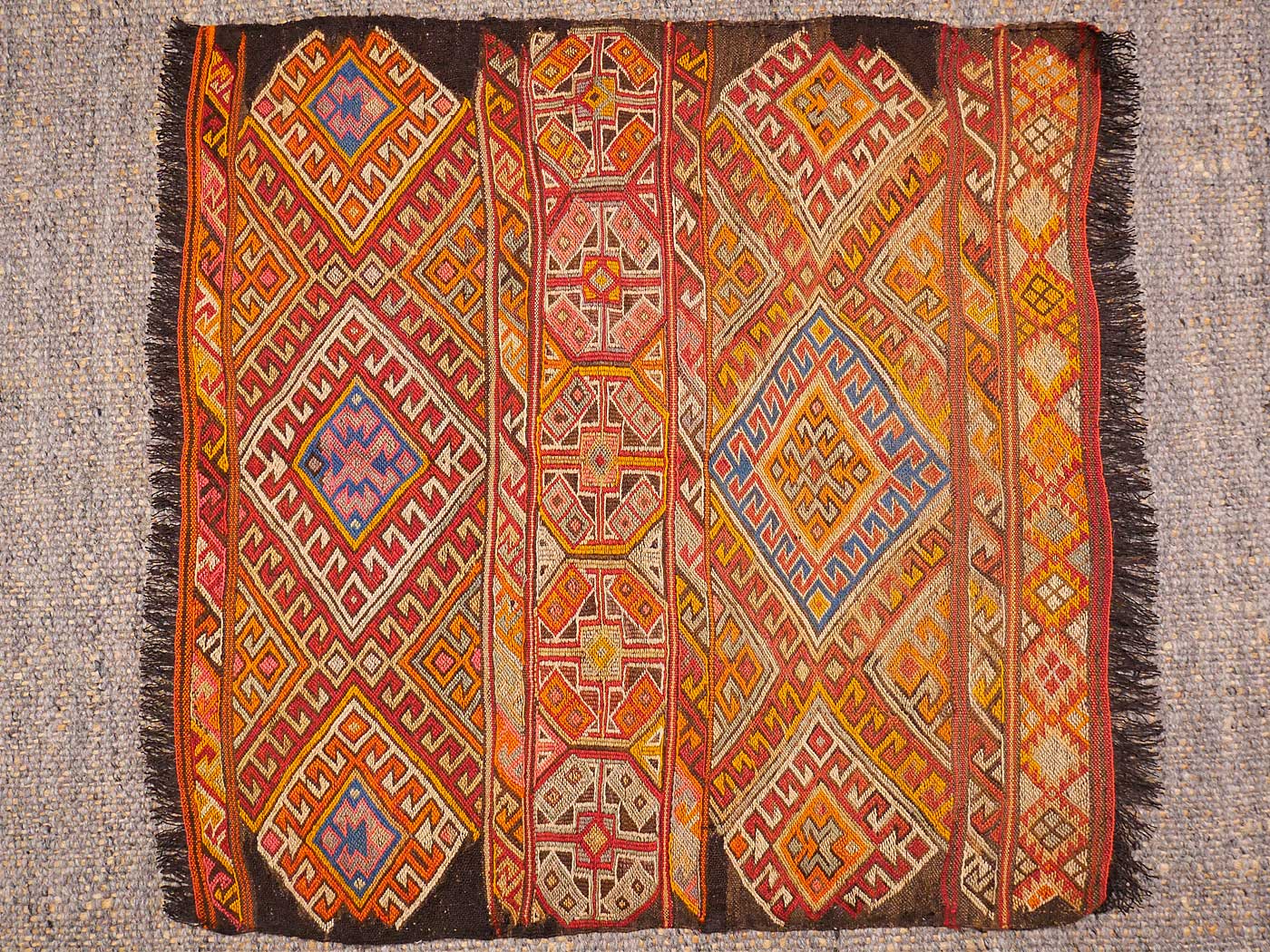 Mut Cuval 87x91cm