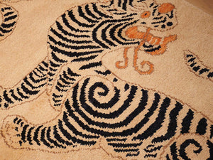Snow Lions 96 x 343 cm