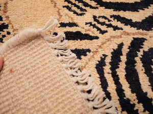 Snow Lions 96 x 343 cm