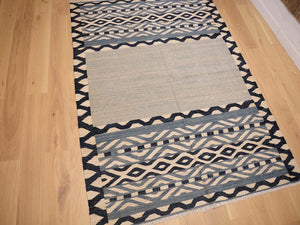 Nomad Kilim 122 x 167 cm