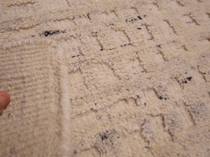High and Low gris 184x276