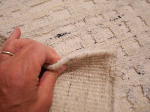 High and Low gris 184x276