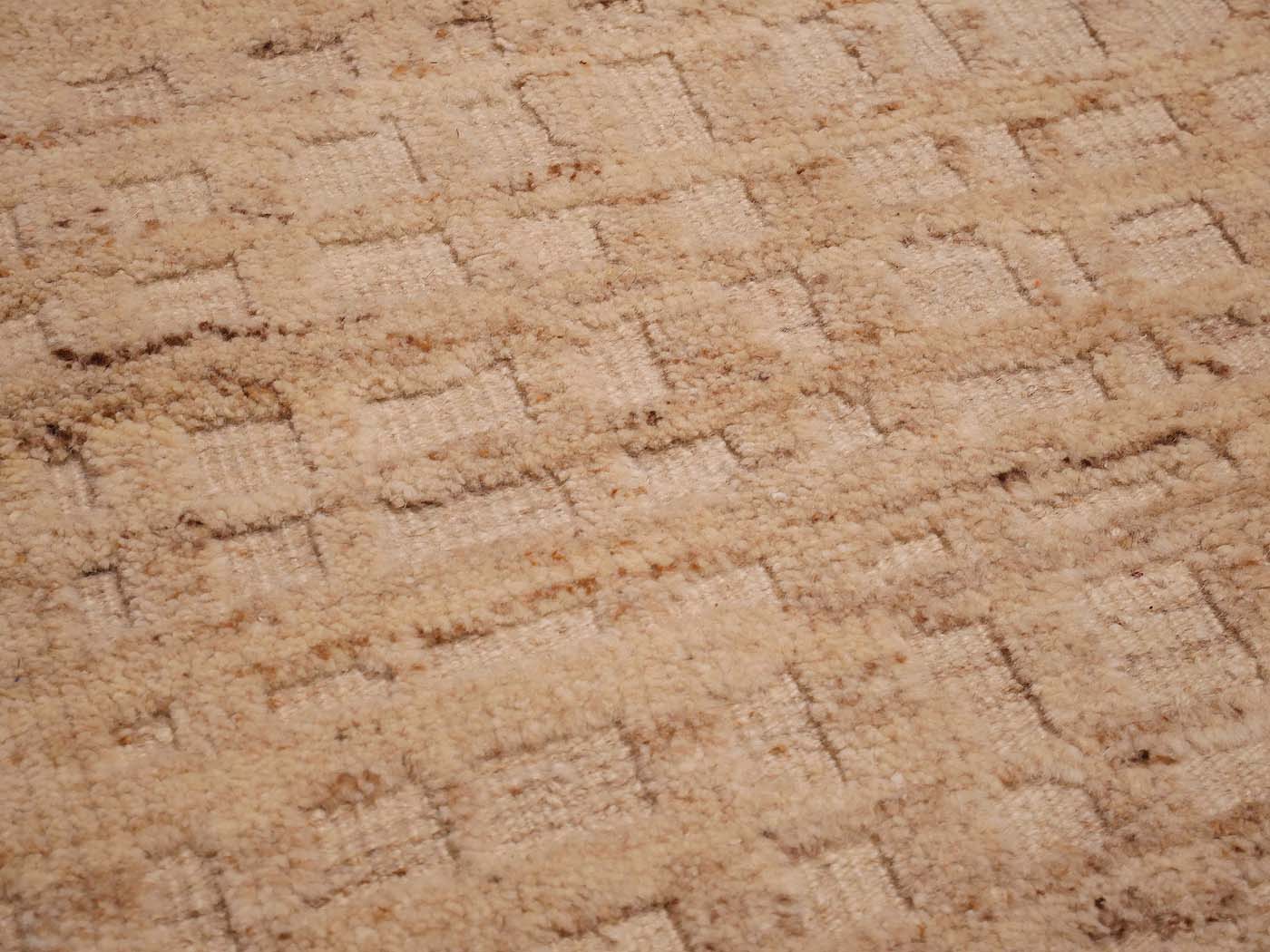 High and Low beige 185x276