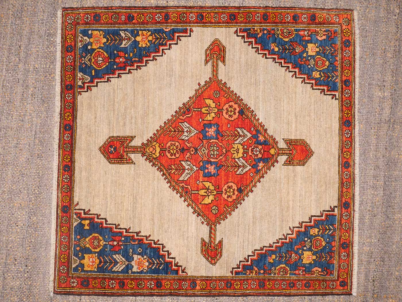Bakshaish 125x126cm