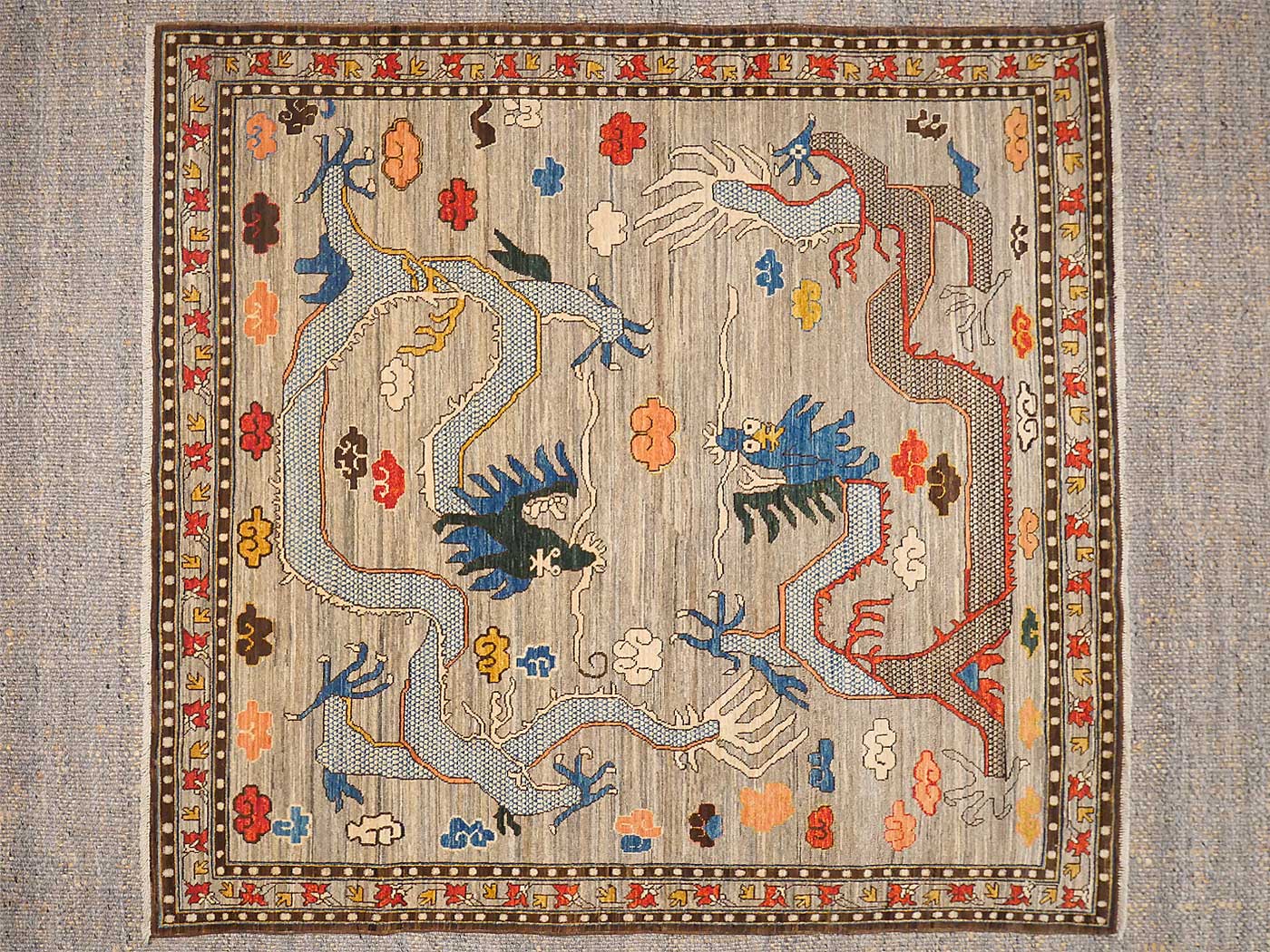 Dragons 153x154cm